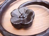 質感｜お花のモチーフが素敵にお庭を飾ります