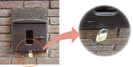 南京錠で施錠できます