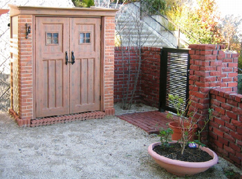 お庭にぴったりのＦＲＰ木製物置