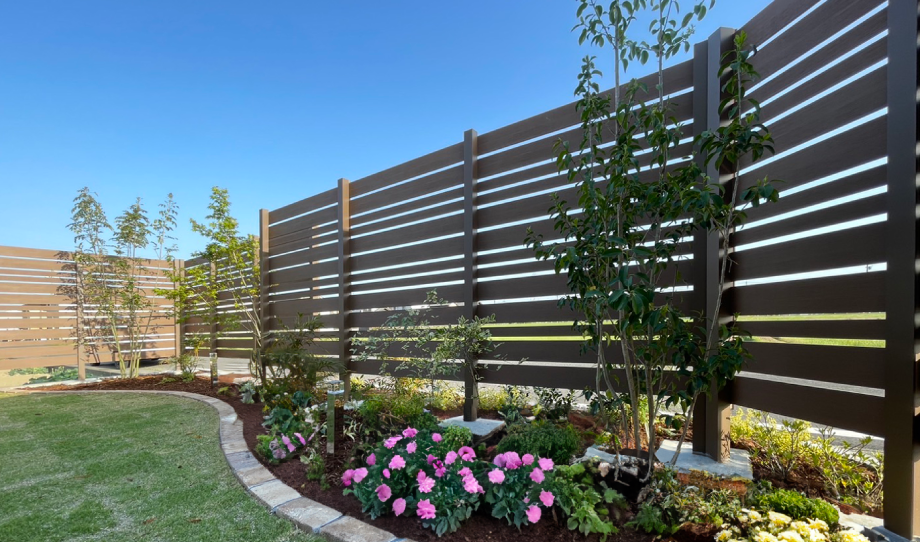 リズム感のあるデザインフェンス