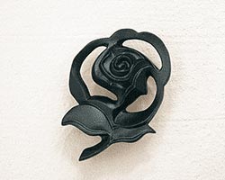 鋳物表札 A-03～鍛鉄風テクスチャーがついたシンプルな文字タイプの