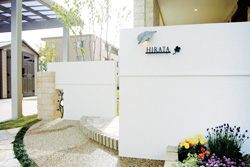 ナチュラルな雰囲気にもフィットする鋳物表札A-04<