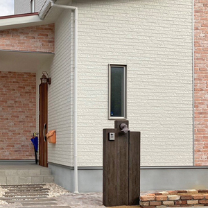 自然の質感が映える、やわらかな住まいの表情