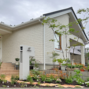 季節の彩りと暮らす、やさしいアプローチ