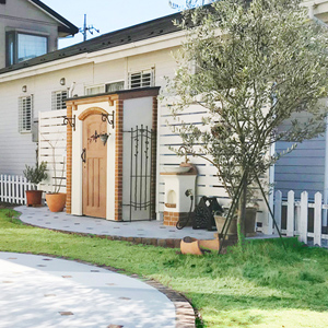 やわらかな木調が奏でる、心地よいガーデンデザイン