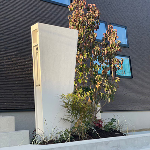 落ち着いた外観に映える上質なシルエット｣