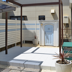 やさしい色合いに包まれた、心ときめくナチュラルテラス